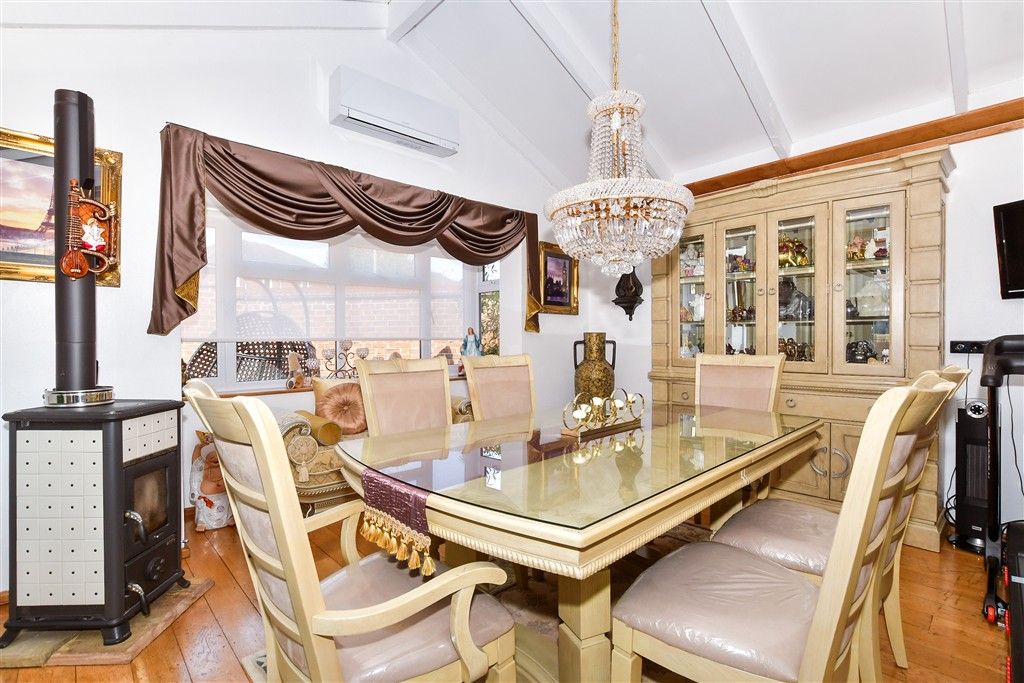 Property photo 2 of 16 Garden Room