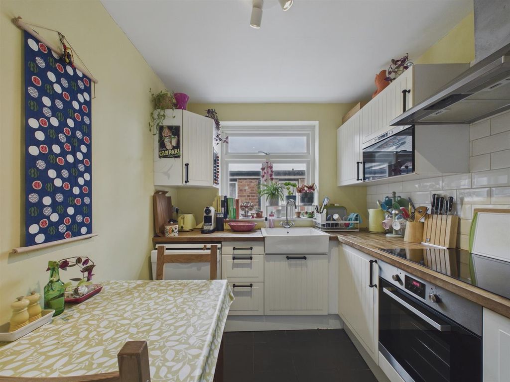 Property photo 2 of 15 Separate Fitted Kitchen