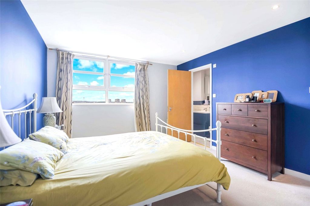 Property photo 3 of 23 Picture No. 05