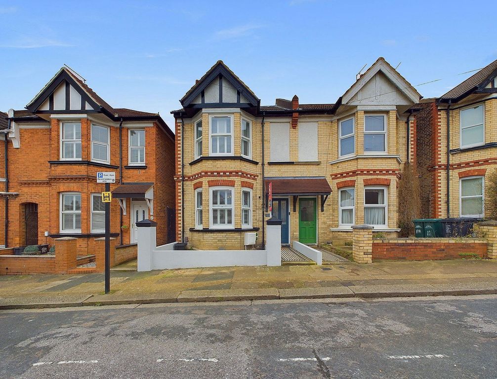 Property photo 1 of 28