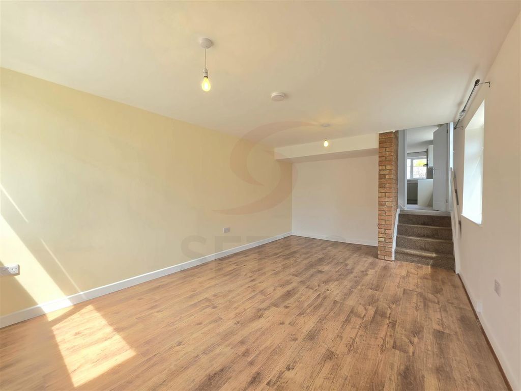 Property photo 3 of 12 Lounge
