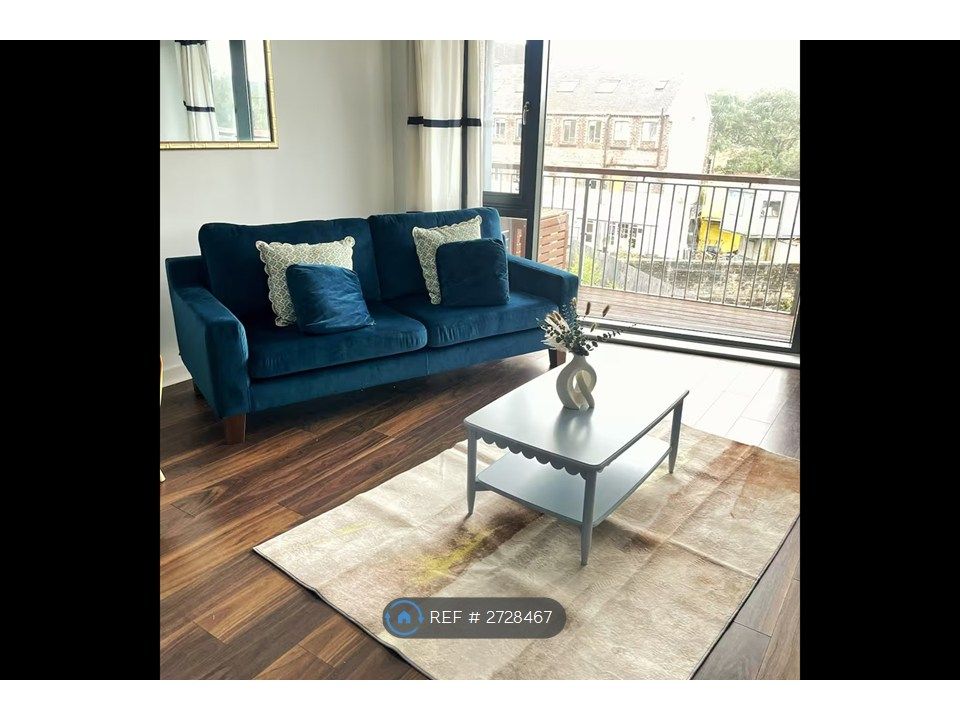 Property photo 3 of 9 Living Room