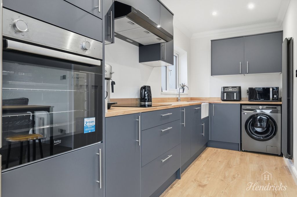 Property photo 2 of 24