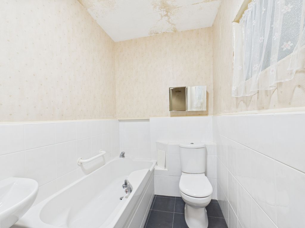 Additional image 6 of 4 bed flat for saleFlat 2 106 George Street, Oban PA34