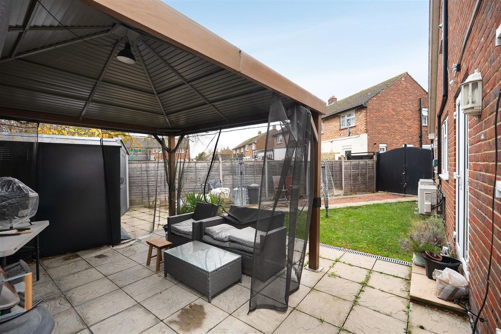 Property photo 3 of 21 Garden