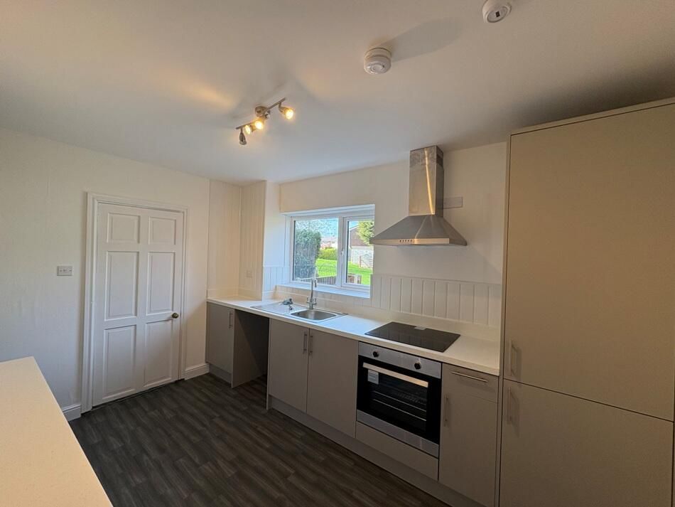 Property photo 3 of 14 Kitchen