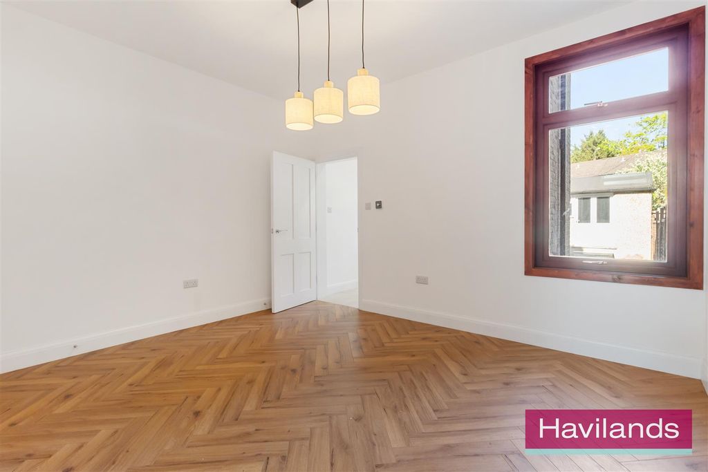Property photo 3 of 14 Chelmsford Road-1.Jpg