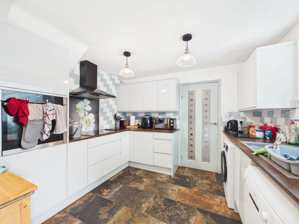 Property photo 2 of 17 Kitchen