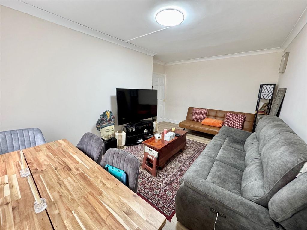 Property photo 3 of 12 Eight.Jpg