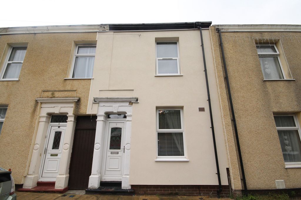 Property photo 1 of 8