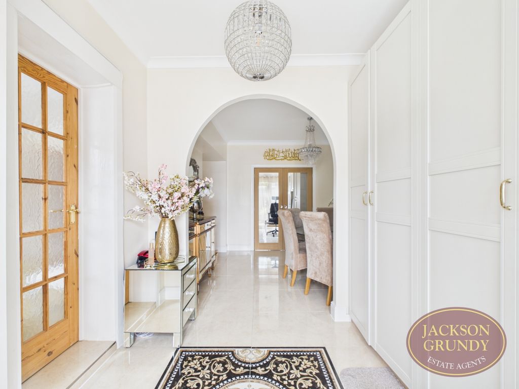 Property photo 2 of 25 Parklands Avenue