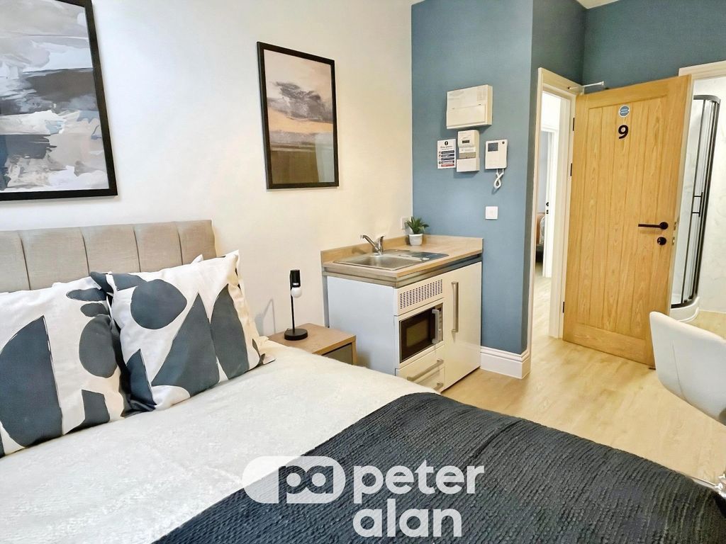 Property photo 2 of 8 Room