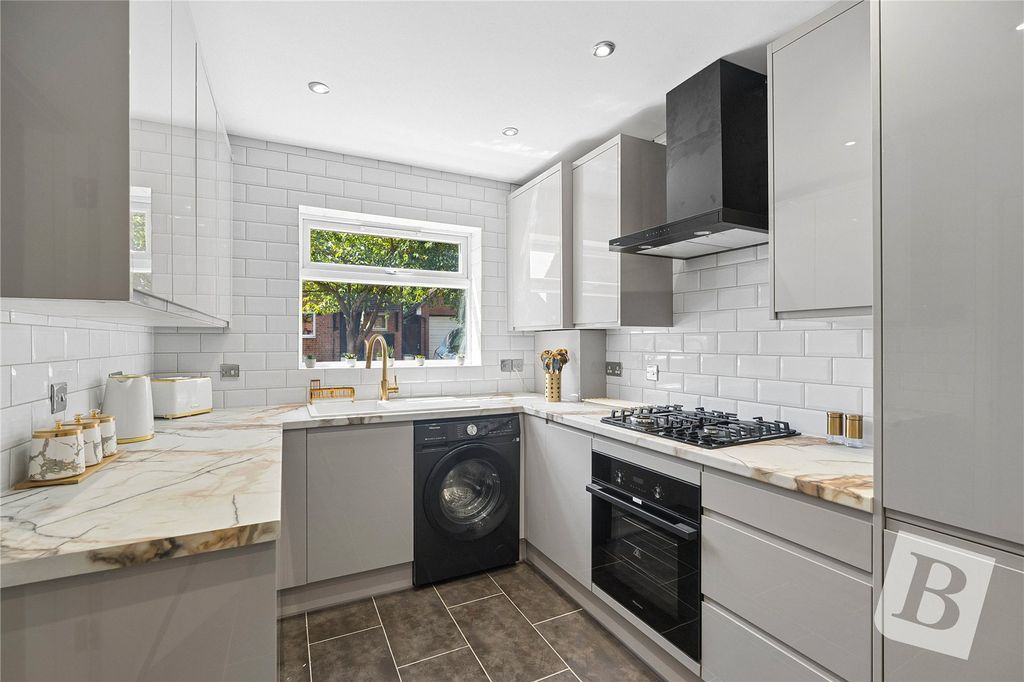 Property photo 2 of 14 Kitchen