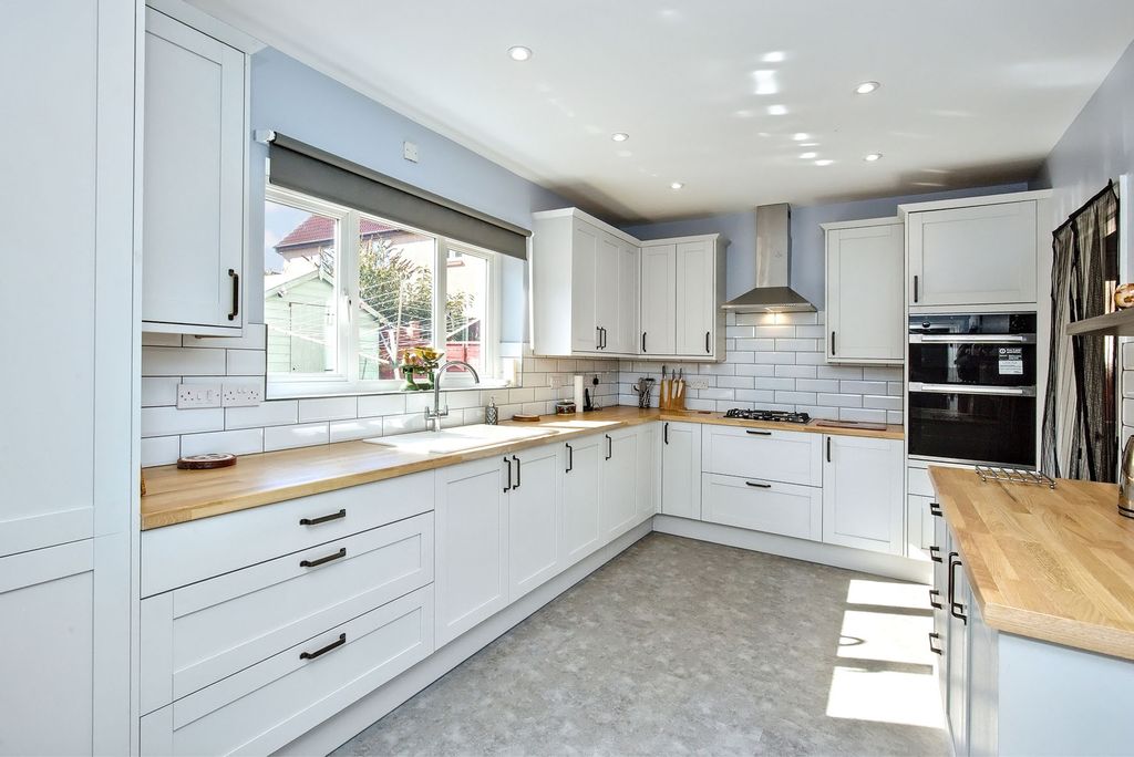 Property photo 3 of 17 Property Image 3