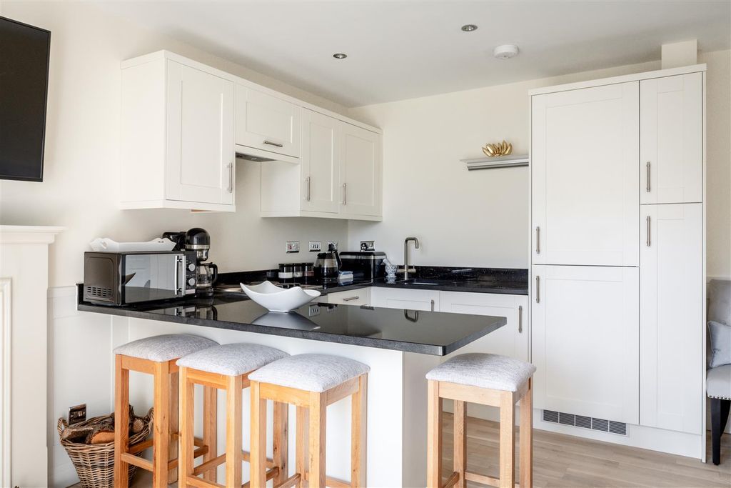 Property photo 2 of 10 48 Marys Court-5.Jpg