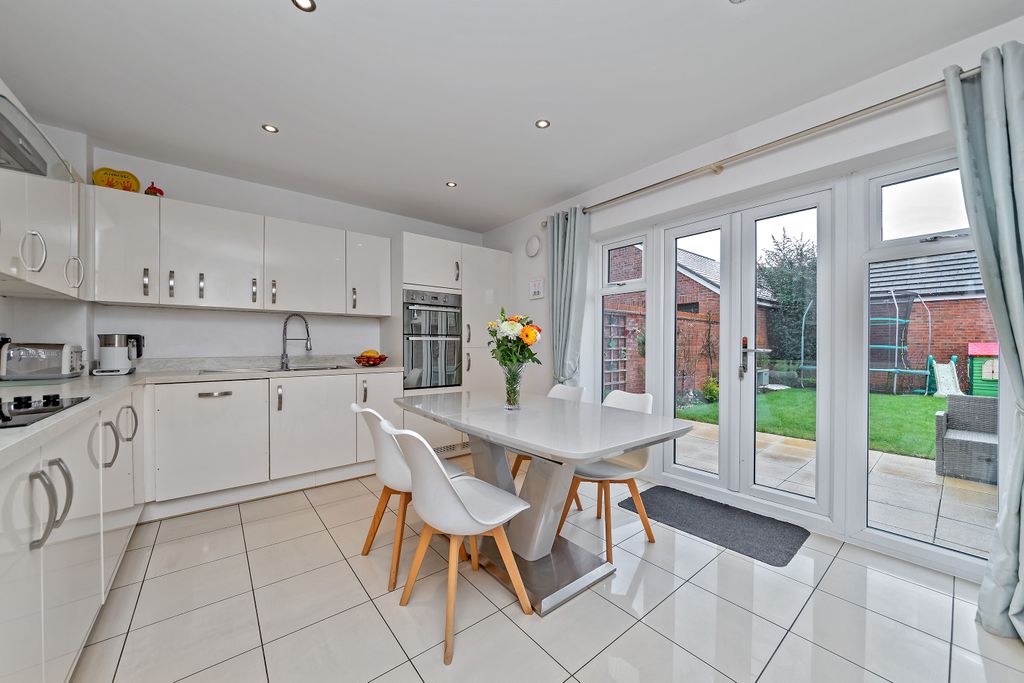 Property photo 2 of 25 23Fishermead-22