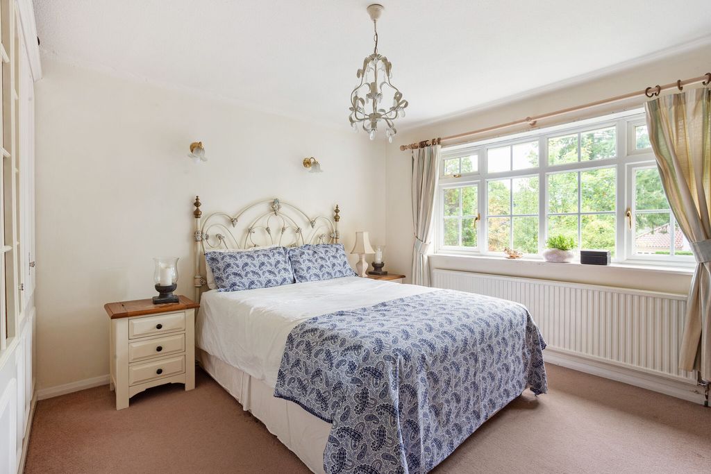Additional image 5 of 4 bed detached house for saleAvenue Road, Farnborough GU14