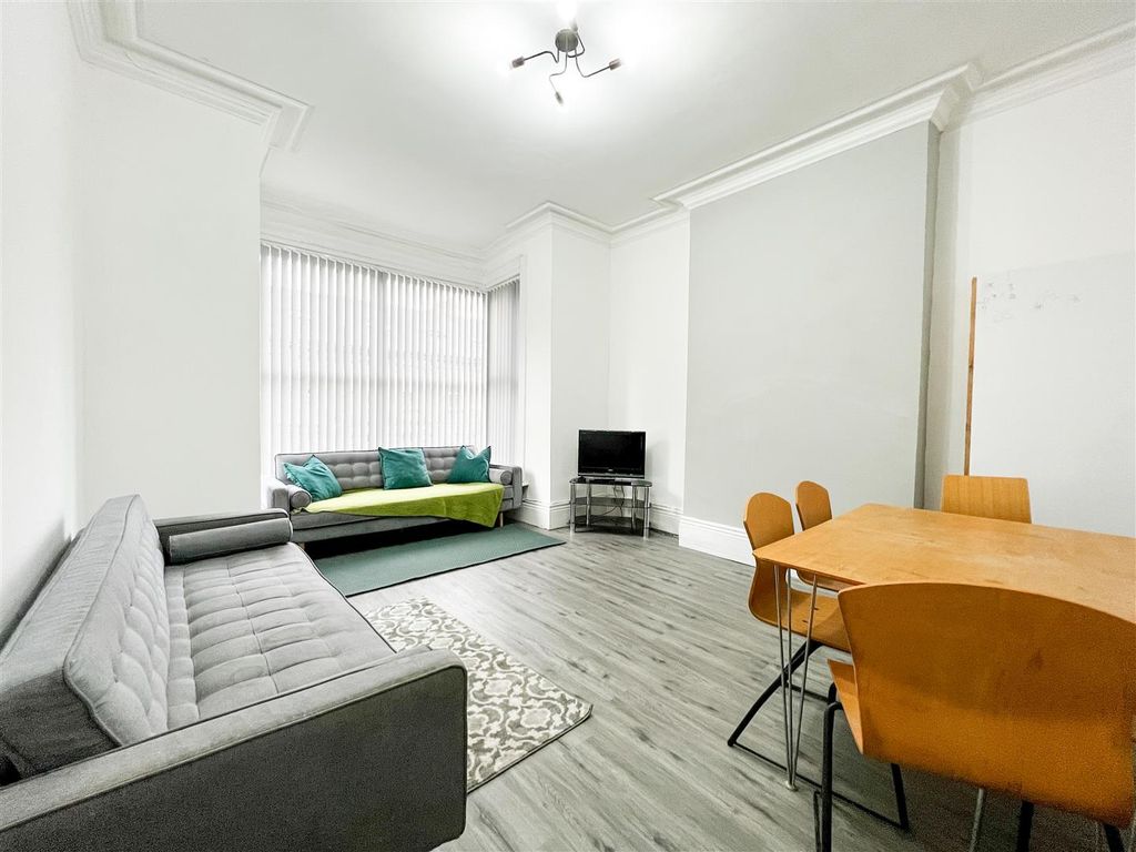 Property photo 1 of 12 12 Harcourt Road_-4.Jpg