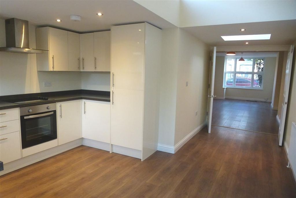 Property photo 2 of 11 Kitchen