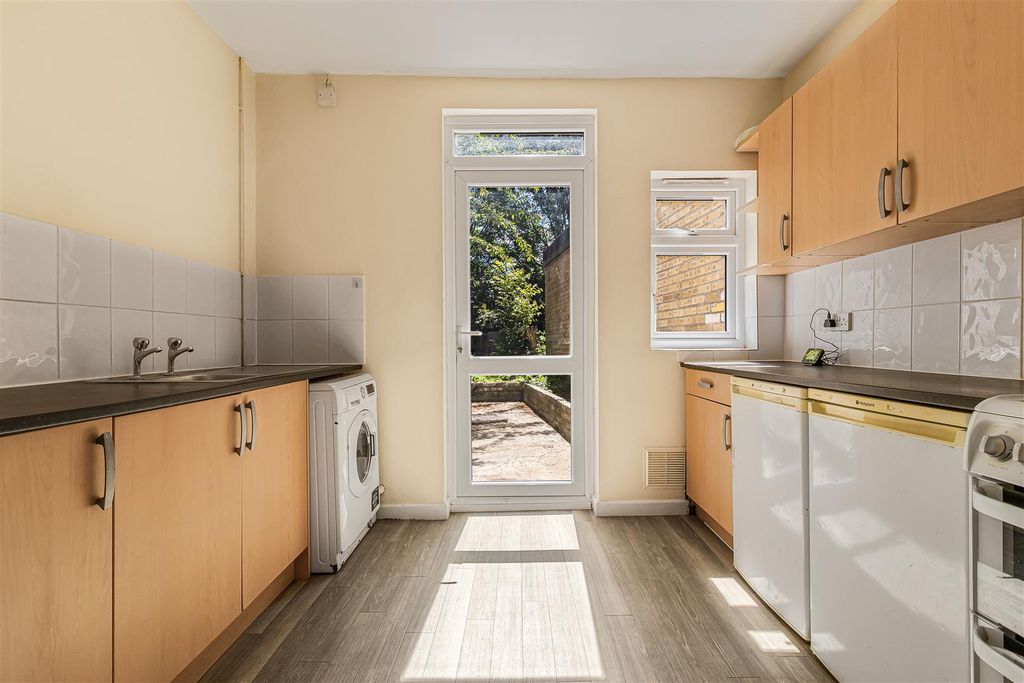 Property photo 3 of 17 8_81150.Jpg