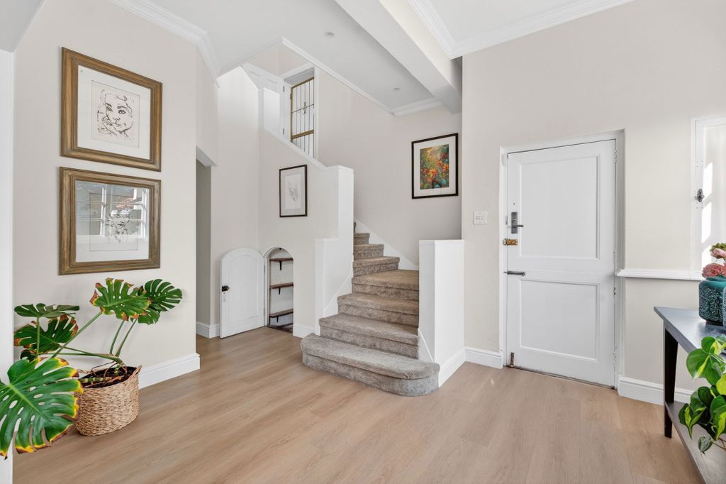 Property photo 3 of 57 Kw1740335