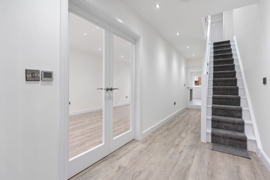 Property photo 3 of 24