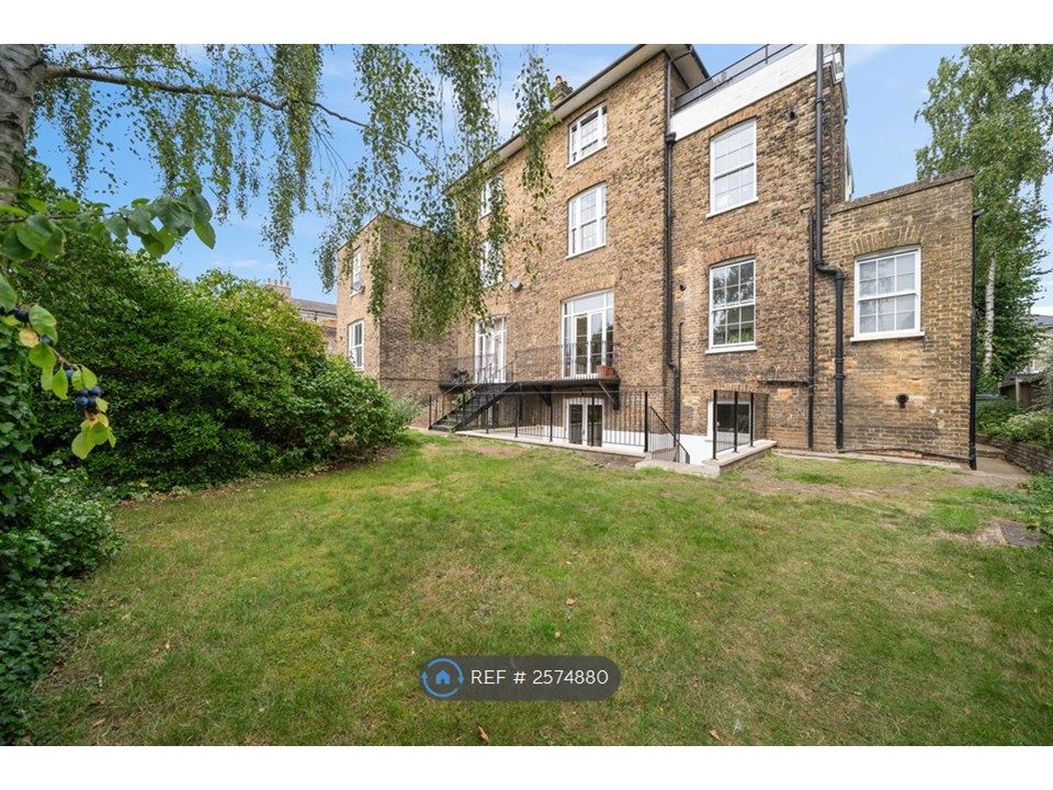 Property photo 2 of 12 Rear Communal Garden