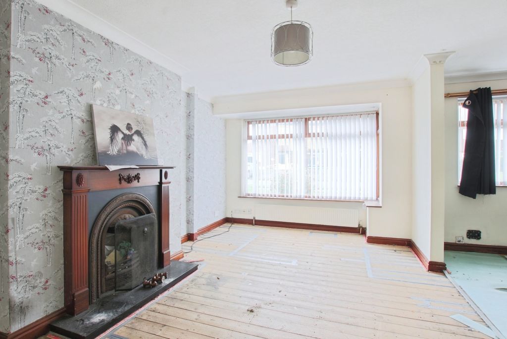 Property photo 2 of 8 4504772