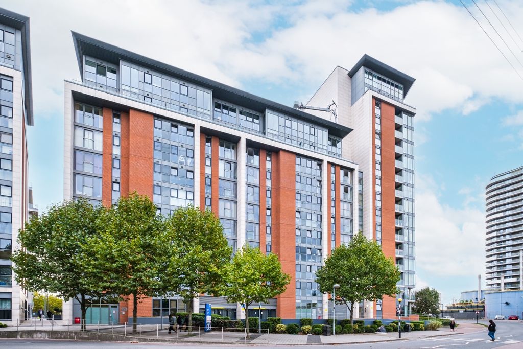 Property photo 3 of 11 External