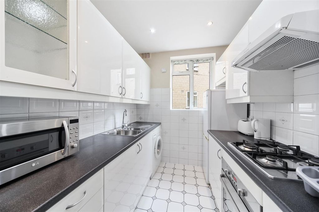 Property photo 3 of 8 Kitchen .Jpg