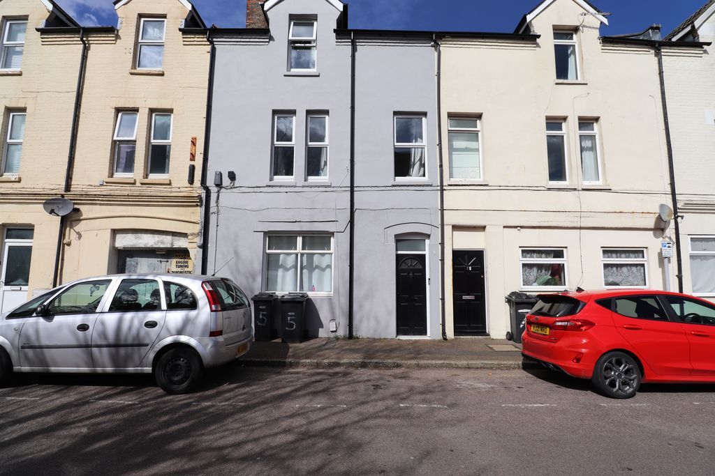 Property photo 1 of 8 Photo 11