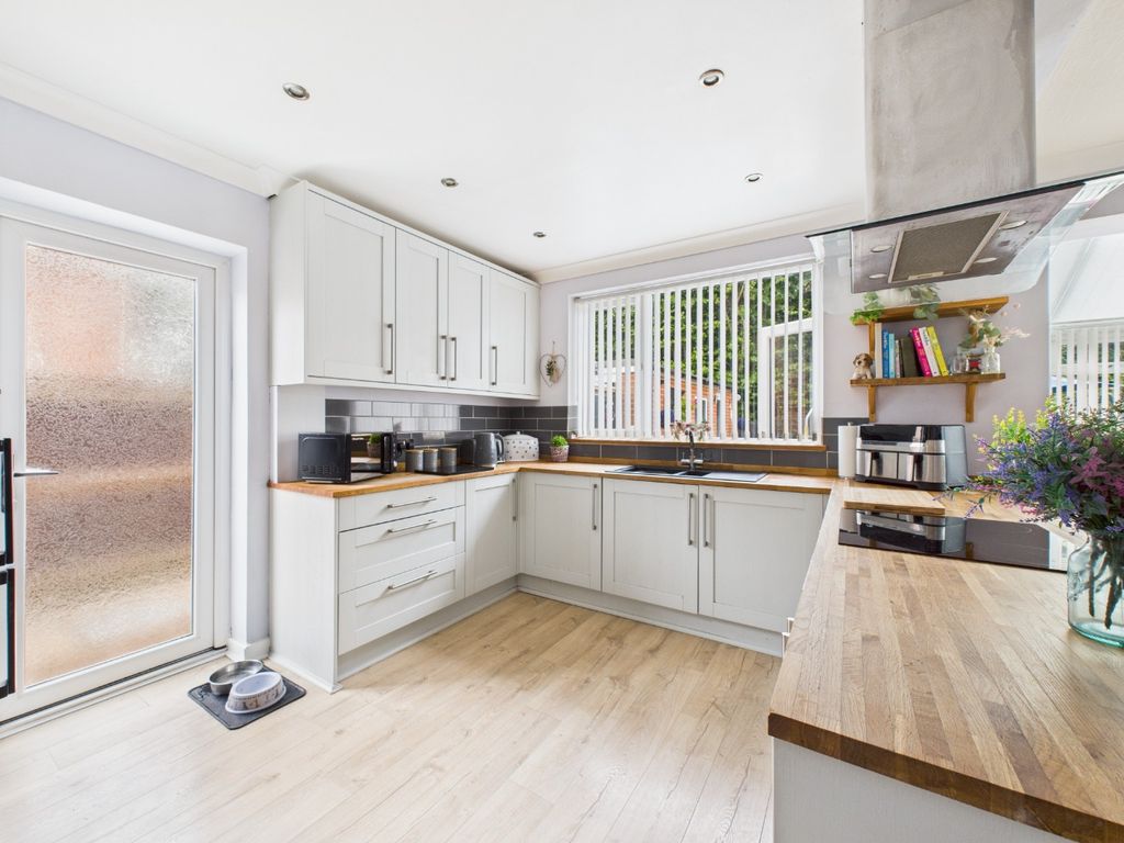 Property photo 2 of 18 4360544