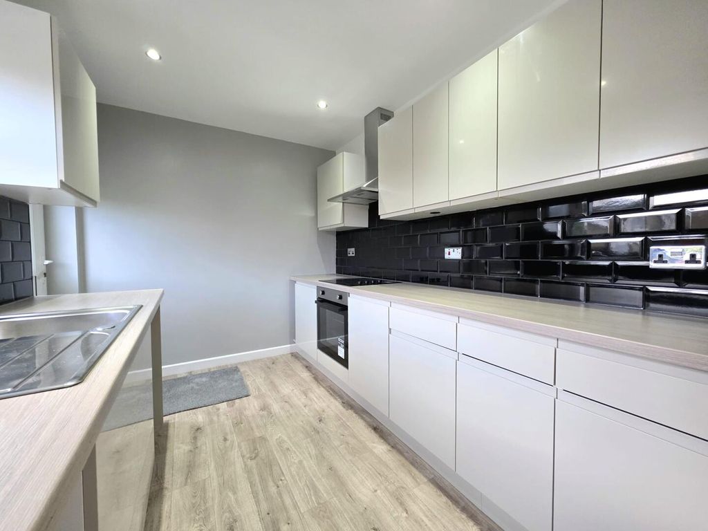 Property photo 2 of 21 Kitchen