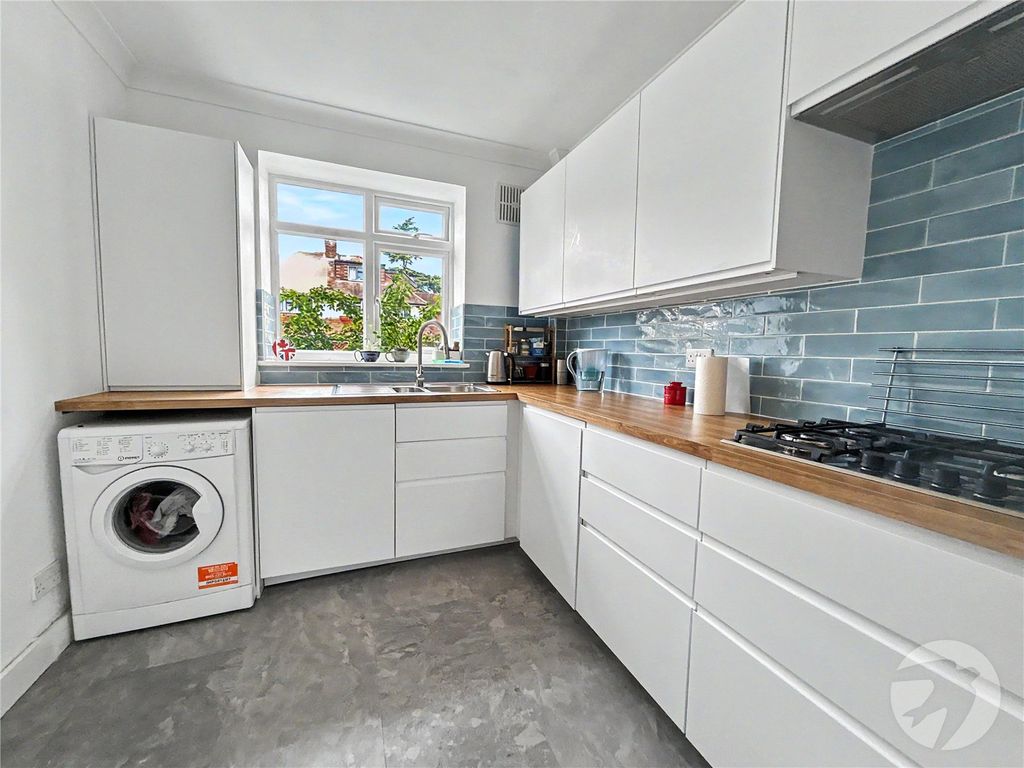 Property photo 2 of 28 Picture No. 22