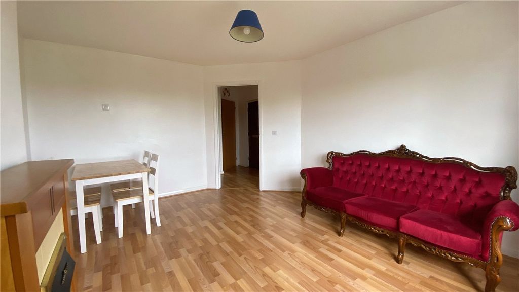 Property photo 2 of 7 Lounge