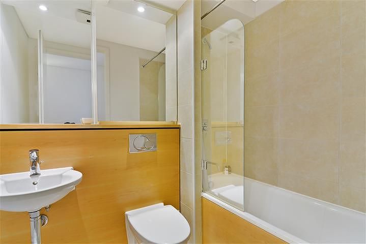 Property photo 2 of 12 Bathroom
