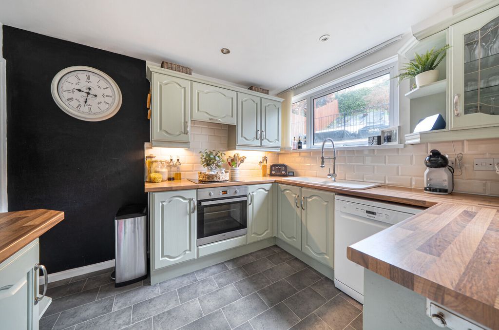 Property photo 3 of 26 1417562-13-699848...