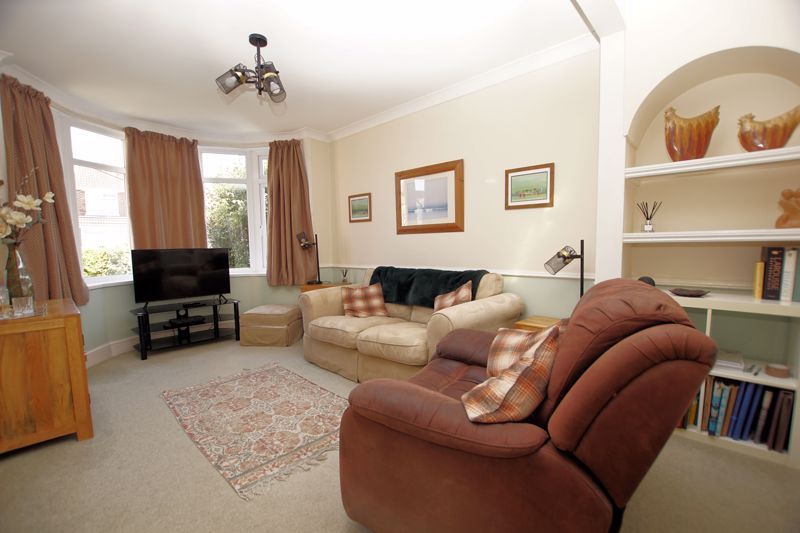 Property photo 2 of 17 Lounge