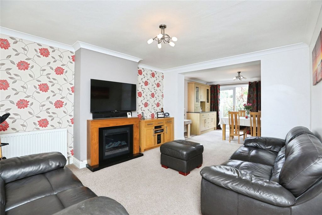 Property photo 3 of 19 Picture No. 02