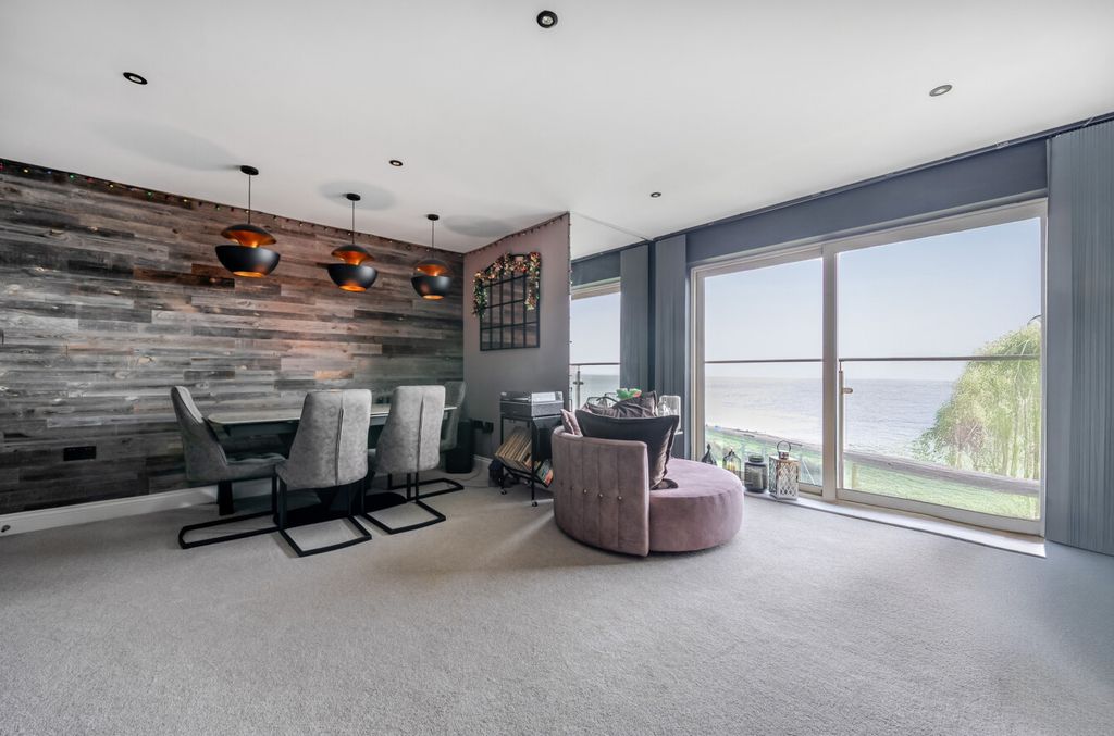 Property photo 2 of 12 1381289-10-692477...