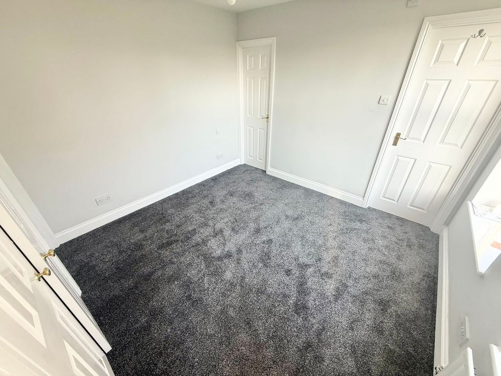 Property photo 2 of 5 Bedroom