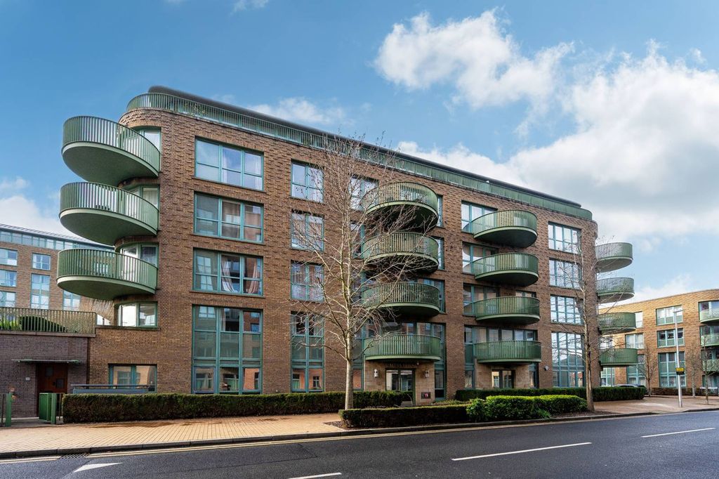 Property photo 2 of 23