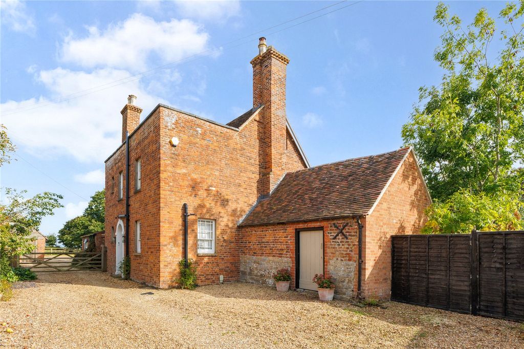 Property photo 3 of 30 Side Profile