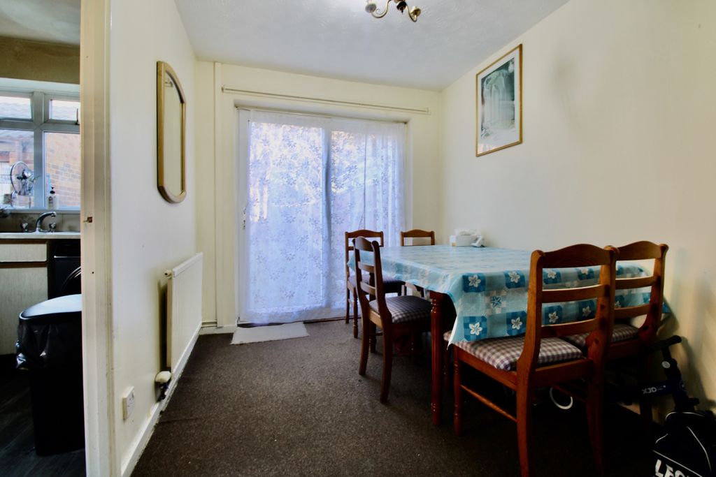 Property photo 3 of 10 Dining Area