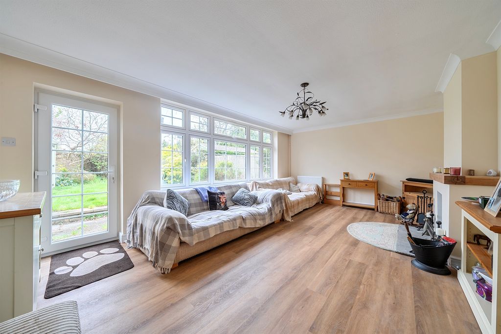 Property photo 3 of 12