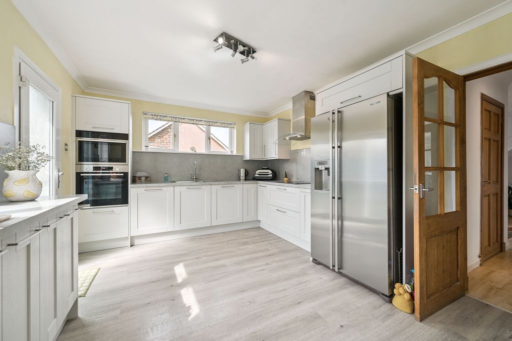 Property photo 2 of 40 Kitchen
