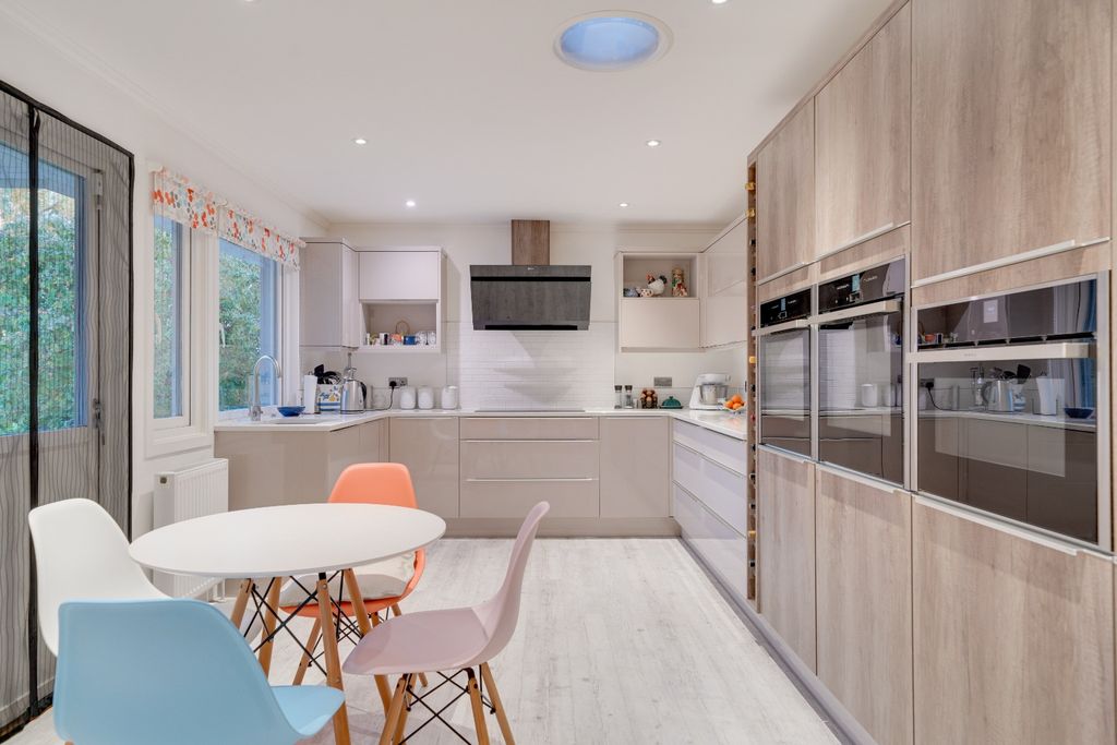 Property photo 2 of 31 3823195