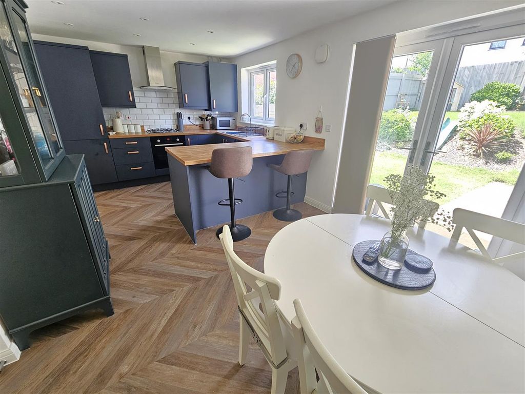 Property photo 3 of 21 Kitchen Diner.Jpg
