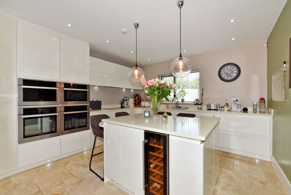 Property photo 2 of 15 Kitchen