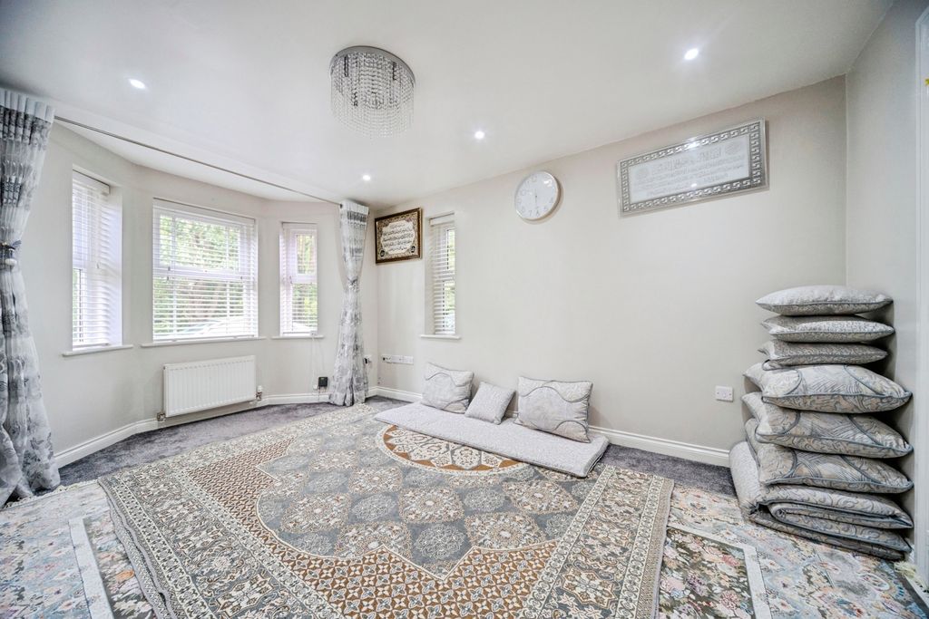 Property photo 2 of 18 Pbox-Img.Jpg